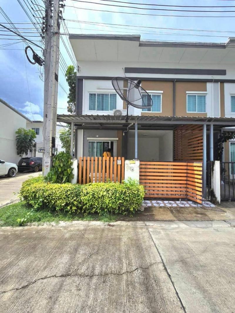 ขายทาวน์เฮ้าส์ หลังมุม ทำเลทอง โครงการ ไลโอ บลิสซ์ ระยอง–อมตะซิตี้ที่ตั้ง : บ้านเลขที่ 995/37 ต.มาบยางพร อ.ปลวกแดง จ.ระยอง 21140พิกัด : https://www.google.com/maps?q=13.00337243,101.11010920ขนาดพื้นที่ : 18 ตร.วารายละเอียดทาวน์เฮ้าส์ 2 ชั้น หลังมุม • บ้านใหม่พร้อมอยู่-3 ห้องนอน -2 ห้องน้ำ-จอดรถ 1 คันของเเถมภายในบ้าน-เเถมแอร์ และ ปั๊มน้ำ พร้อมใช้งานจุดเด่นทำเล-ใกล้นิคม อมตะ–ปลวกแดง-เดินทางสะดวก เข้า–ออกหลายเส