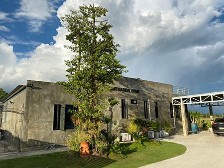 ให้เช่า บ้านพูลวิลล่า   สันผีเสื้อ วิวธรรมชาติเป็นบ้านชั้นเดียว ยกระดับ ตกแต่ง ทันสมัย วิวเขา  ทุ่งนา  หนึ่งเดียว ในเขตอำเภอเมือง ที่สามารถสัมผัสธรรมชาติ มองเห็นทุ่งข้าวได้ตลอดปีพิกัด ป่าข่อยเหนือ ตำบลสันผีเสื้อ อำเภอเมือง เชียงใหม่ที่ดิน 300 ตารางวาพื้นที่ใช้สอย กว่า 280 ตารางเมตร3 ห้องนอน5 ห้องน้ำ1 ห้องโถง1 ห้องทำงาน1 ครัวฝรั่ง1 ครัวไทย1 ห้องออกกำลังกายสระว่า