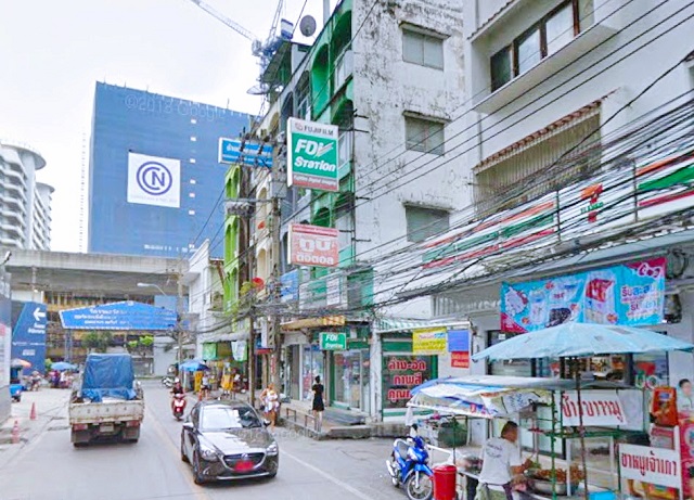 สุขุมวิท89-95 BTSบางจาก 308 ม. ให้เช่าสำนักงาน หรือ โชว์รูมเท่านั้น 4ชั้น โลตัส สุขุมวิท50 900 ม. 3นอน เหมาะสำหรับสำนักงาน ออฟฟิศ  หรืออยู่อาศัย สอนภาษา  รร.นานาชาติเวลส์ 450 ม.18 ตร.วา. 210 ตร.ม.24,999 B-M แหล่งช้อปปิ้ง เดินทางสะดวกสบาย ปากซอยมีวินรถสองแถววิ่งผ่าน 2น้ำ  BTS BangChak 308m. Office or showroom for rent only Lotus Sukhumvit 50 900 m. Sukhumvit89-95 Commercial building 4Storeys building 3bed 2 bath suitable for office language school or residence. Wells International School 450 m. 18 sq.wa. 210 sq.m. 24,999 B-M shopping area convenient transportation at the entrance of the alley there i