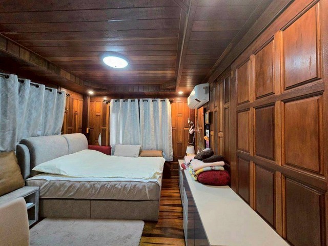 ขายบ้านเดี่ยว หมู่บ้านร่มรื่นการ์เด้นวิลล์3 พื้นที่ 216 ตร.ว.4 ห้องนอน 4 ห้องน้ำ ต.วังจุฬา อ.วังน้อย จ.พระนครศรีอยุธยา  รหัส TTR 2598รายละเอียดทรัพย์บ้านไม้สักทองเชื่อมต่อกับบ้านไม้รวม (ไม้พะยูง , ไม้แดง)บ้านไม้สักทอง- 3 ห้องนอน- 3 ห้องน้ำบ้านไม้รวม (ไม้พะยูง , ไม้แดง)- 1 ห้องนอน- 1 ห้องน้ำ- 1 ห้องครัว- 1 ห้องโถงเครื่องปรับอากาศ 5 เครื่องเครื่องทำน้ำอุ่น 4 เครื่องจอดรถได้ 2-3 คันพื้น