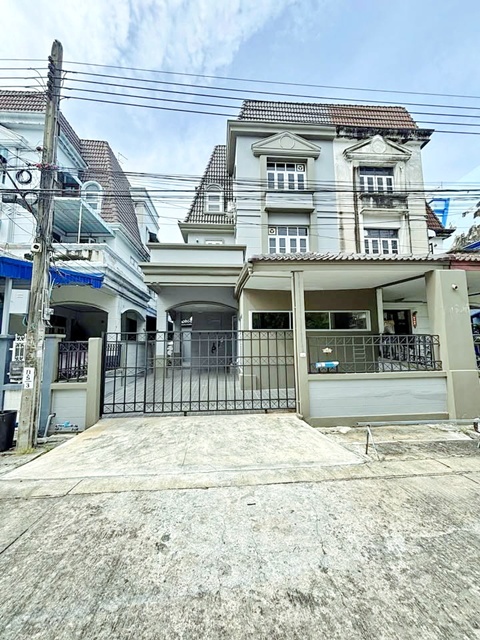 อ่อนนุช 37-41 5นอน MRT คลองกลันตัน 1.4 กม.ศรีนครินทร์22-26 ให้เช่าบ้านทาวน์โฮม 3 ชั้น ปรับปรุงใหม่ สภาพดี ห้องกว้าง โปร่งสบาย หรูหรา รร.นานาชาติคริสเตียนกรุงเทพ 3.0 กม. เหมาะสำหรับโฮมออฟฟิศ สำนักงาน  5 น้ำ 27,998 B-M.ธัญญะ พาร์ค 1.5 กม.แหล่งช้อปปิ้ง ศรีนครินทร์ อ่อนนุช สวนหลวง ร.9Srinakarin 22-26 MRT KhlongKlantan. 1.4km. OnNut37-41 5bed 3-story townhouse for rent Renovated in good condition Spacious airy and luxurious 3km. to Bangkok Christian International School Ideal for a home office or office 5bath 27,998B-M. Thanya Park 1.5km. to shopping areas like Srinakarin On Nut a