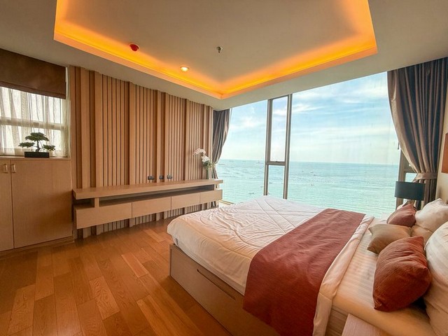 TEL:088-559 5199 คุณเอLine:https://line.me/ti/p/C0eGe0whLXขาย / ให้เช่า คอนโด มารีน่า เบย์ฟร้อนท์ ศรีราชาพิกัด : ศรีราชา ชลบุรีราคาขาย 10,500,000 บาทค่าธรรมเนียมโอน คนละครึ่งให้เช่า 45,000 บาท/เดือน สัญญา 1 ปีมัดจำ 2 เดือน + ชำระล่วงหน้า 1 เดือนขนาด 88 ตารางเมตร ชั้น 11 Sea view2 ห้องนอน 2 ห้องน้ำ1 ห้องโถง1 ครัวสิ่งอำนวยความสะดวกโครงการ - ลิฟท์ - ที่จอดรถ - การรักษาความปลอดภัย 24 ชั่วโมง - กล้องวงจรปิด - สระว่ายน้ำ- ห้องเซาว์น