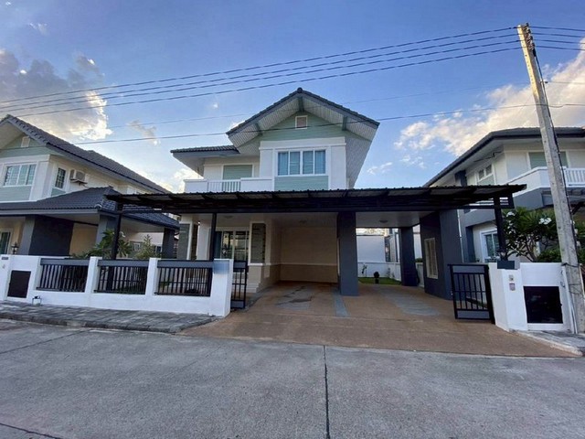 ให้เช่า 22,000 บาท/เดือน บ้านเดี่ยว 2 ชั้น #ภูฟ้าการ์เด้นท์โฮม4 #สารภีบ้านสภาพดี ทำเลใกล้เมือง เดินทางสะดวก พร้อมเข้าอยู่ 17 ธันวาคม 2568 รายละเอียดบ้าน3 ห้องนอน3 ห้องน้ำที่จอดรถ 2 คันค่าเช่า 22,000 บาท/เดือนฟรีฉีดปลวกทุก 3 เดือนฟรีค่าส่วนกลาง (ไม่รวมสระว่ายน้ำ & ฟิตเนส)#ไม่รับสัตว์เลี้ยงสัญญาเช่า ขั้นต่ำ 1 ปี สิ่งอำนวยความสะดวกภายในโครงการรปภ. 24 ชั่วโมงเข้า–ออกระบบคีย์การ