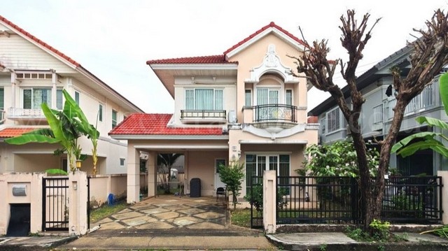 รหัสทรัพย์ N0864บ้านเดี่ยว หมู่บ้าน เพอร์เฟค เพลส รัตนาธิเบศร์ ราคาถูกที่สุดในโครงการที่ตั้ง : ตำบลไทรม้า อำเภอเมืองนนทบุรี จังหวัดนนทบุรี 11000รายละเอียดทรัพย์- บ้านเดี่ยว 2 ชั้น เนื้อที่ดิน 50 ตารางวา พื้นที่ใช้สอย 150 ตารางเมตร- 3 ห้องนอน, 2 ห้องน้ำ, 2 ที่จอดรถ, 1 ห้องนั่งเล่น, 1 ห้องทานข้าว, 2 ที่จอดรถ- อยู่ใกล้คลับเฮ้าส์ และร้านสะดวกซื้อในโครงการเพียง 