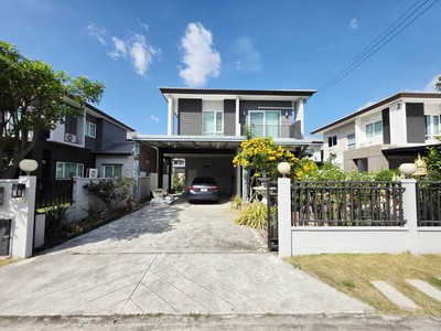 หลังสุดท้าย! หมดแล้วหมดเลย ขายบ้านเดี่ยว2ชั้น หมู่บ้านCentroรังสิต-คลอง4 ย่านรังสิต ถนนรังสิต-นครนายก ใกล้ทางด่วน ฟรี!!! ต่อเติม ครัว 4 นอน 3 น้ำ 1 โซนห้องรับแขก จอดรถได้ 2 คัน.รายละเอียดห้อง- ขนาด 175 ตร.ม.- ของแถมฟรี- แอร์ 5 เครื่อง- ครัวต่อเติม- ที่ดิน 69.4 ตร.ว..- พร้อมย้ายเข้าอยู่- 2 ชั้น-4 ห้องนอน- 3 ห้องน้ำ-  1 โซนรับแขก- จอดรถได้ 2 คัน.ราคาพิเศษเพียง 5,950,000 บาทเท่านั้น! .สถานที่ใกล้เคียง- ฟ