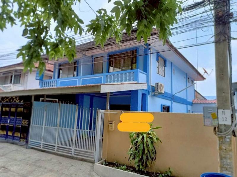 ขายบ้านเเฝด2ชั้น ทำเลดี ใกล้ 7-11 โลตัส มินิบิ๊กซี เขตบางบอน จังหวัดกรุงเทพมหานครที่ตั้ง : แขวงบางบอนใต้ เขตบางบอน จังหวัดกรุงเทพมหานคร 10150ขนาดพื้นที่ : 32.2 ตร.วขนาดพื้นที่ใช้สอย : 85 ตร.ม.รายละเอียดบ้านเเฝด2ชั้น ฝั่งตรงข้ามไม่มีบ้าน มีความเป็นส่วนตัว-2 ห้องนอน-2 ห้องน้ำ-1 ห้องครัว-ที่จอดรถ 1 คันสถานที่ใกล้เคียง-ใกล้ร้าน7-11 -โลตัส- มินิบิ๊กซี-สวนสาธารณะเฉลิมพระเกียรติฯ บา