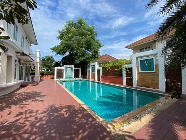 ขาย 20 ล. เท่านั้น​ ​303 ตรว. #โซนสันทราย #บ้านสวยพร้อมสระว่ายน้ำส่วนตัว #ใกล้มีโชคพลาซ่า​ #ใกล้ร้านโอ้กะจู๋​ #ใกล้เมืองเดินทางสะดวกสบายเนื้อที่ 303 ตรว.6 ห้องนอน7 ห้องน้ำสระว่ายน้ำยาว 25 เมตรขาย​เพียง​ 20 ล. รวม​โอน​เท่านั้นอยากได้อสังหาโซนไหน สอบถามเข้ามาได้เลยm.me/northernlandchiangmai  ต้องการอสังหาแบบไหนที่ Northern Land Chiangmaiเรามีครบ ครอบคลุม #ทั่วเชียงใหม่ ไม่ว่าจะเป็น#พูลวิลล่า #บ้านใหม