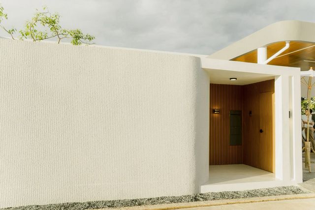 เปิดจองแล้ววันนี้! ราคาเริ่มต้นที่ 10.024 ล้าน Modern Pool Villa #หางดง เชียงใหม่ บ้านพูลวิลล่า #สไตล์โมเดิร์น พร้อมสระว่ายน้ำส่วนตัว ที่ผสานความงามและฟังก์ชันในทุกตารางเมตร เดินทางสะดวก ใกล้เมือง สิ่งอำนวยความสะดวกครบType O (จำนวน 10 ยูนิตเท่านั้น)พื้นที่ใช้สอย 201 ตร.ม.เนื้อที่เริ่มต้น 74.2 – 134.2 ตร.ว.3 ห้องนอน | 4 ห้องน้ำ2 ที่จอดรถ | สระว่ายน้ำระบบเกลือราคาเริ่มต้น 10.024 ล้านบาท ค่าโอนคน