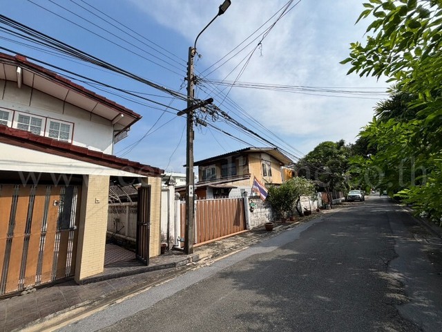 ขายพร้อมผู้เช่า 3.5 ล้าน #รับค่าเช่าเดือนละ 21,000 บาท (สัญญา 1 ปี) #เจ้าของขายเอง #รับนายหน้าให้3% #สไตล์โมเดิร์น #ปาล์มการ์เด้น4 #หางดง #สันผักหวาน #รีโนเวทใหม่ #ขายต่ำกว่าราคาประเมิน #ไปสนามบิน เพียง 10 นาที เท่านั้น ทำเลดี เดินทางสะดวก​ #ใกล้นานาชาติลานนา​ #พร้อมเฟอร์นิเจอร์ใหม่ทั้งหลัง40.1 ตรว.3 ห้องนอน 2 ห้องน้ำ1 ห้องครัว1 ห้องอเนกประสงค์1 ห้องเก็บของแอร์ 2 เครื่องเครื่องทำ