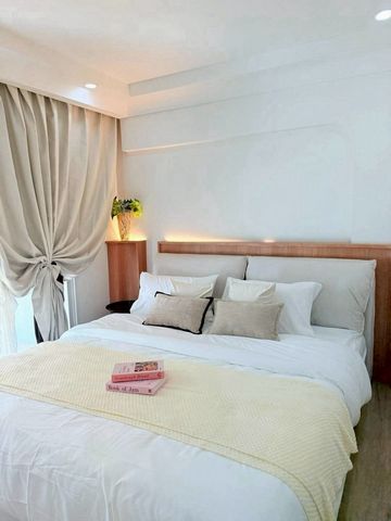 Hillside3 #นิมมาน คุ้มค่าที่สุด 2.59 ล้าน 35 ตรม. #ใกล้มช. #รีโนเวทใหม่ โอกาสดี! คอนโดใจกลางถนนนิมมานฮอตฮิต พร้อมเข้าอยู่ได้ทันที!ชั้น 3 | ขนาด 35 ตร.ม.เฟอร์นิเจอร์ครบชุด:เตียง ตู้เสื้อผ้า โซฟา โต๊ะรับประทานอาหารทีวี ตู้เย็น ไมโครเวฟชุดครัวบิวท์อิน + เตาไฟฟ้า + ฮู้ดดูดควันตกแต่งสวย พร้อมอยู่เหมาะสำหรับอยู่อาศัยเอง หรือปล่อยเช่ารายวัน/รายเดือนเดินถึงทุกอย่างในนิมมาน!ใกล้ม