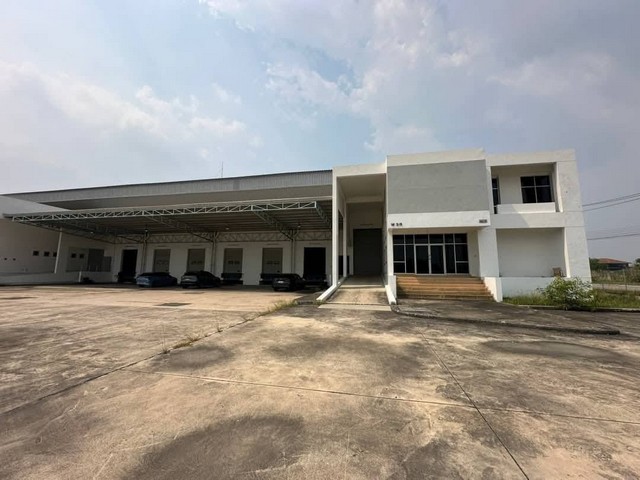 #ให้เช่าโกดัง-คลังสินค้า ตรม. ใกล้เครือสหพัฒน์ แหลมฉบัง ศรีราชา ชลบุรี  #ผังสีม่วงลาย เนื้อที่ 5,220  ตรม. ราคาเช่า 165.-/ตรม*** เงื่อนไขการเช่า ***- ล่วงหน้า 1 เดือน- ประกัน 5 เดือน- สัญญาเช่า 3 ปี ▪️โกดัง ที่ได้มาตรฐาน พื้นรับน้ำหนัก 3 ตัน/ตรม. ▪️Dockload ▪️สภาพดีมาก สะอาดพร้อมใช้งาน▪️ระบบน้ำ-ไฟ พร้อม ▪️มีหม้อแปลงไฟ ระบบระบายน้ำฝน ▪️มีออฟฟิศ 2 ชั้น ▪️ห้องน้ำแยก ชาย/หญิง▪️ถนนรอบโกดังก