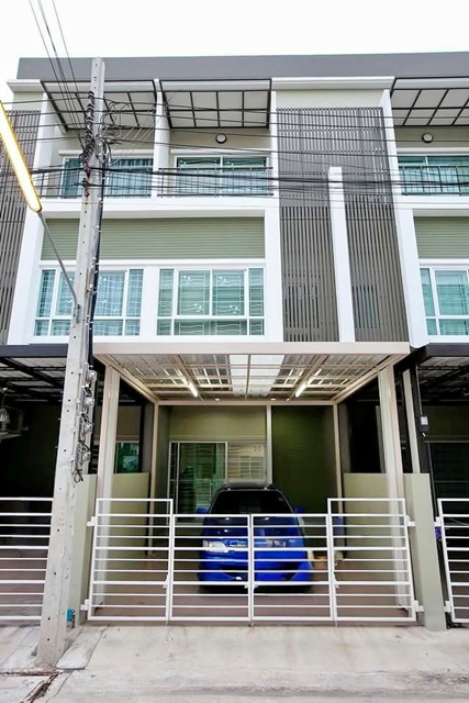 จัดเต็มเฟอร์ฯ เครื่องใช้ไฟฟ้า 18 ตร.วา.เตรียมน้อม500ม. รามคำแหง140-146 ให้เช่าทาวน์เฮาส์หรู 3 ชั้น 220 ตร.ม. ม.นิด้า 2.5 กม. ร่มรื่น เงียบสงบ ปลอดภัย 3 นอน 3 น้ำ 14,998 B-M. หาของกินสะดวก เดอะพาซิโอ ทาวน์ 1.1 กม. เดินทางง่าย MRT สัมมากร 900 ม. ถ.รามคำแหง  แยกสำนักงานเขตบึงกุ่ม Triam Udom500m. Ramkhamhaeng 140-146 The Paseo Town 1.1km. away Luxury 3-story townhouse for rent fully furnished 18 sq.wa. 220 sq.m. NIDA University 2.5 km. away Quiet peaceful and safe 3 bed 3 bath 14,998 B-M.Convenient dining options easy access to Sammakorn MRT station 900 m. Ramkhamhaeng Road. Bueng Kum District Office intersecti