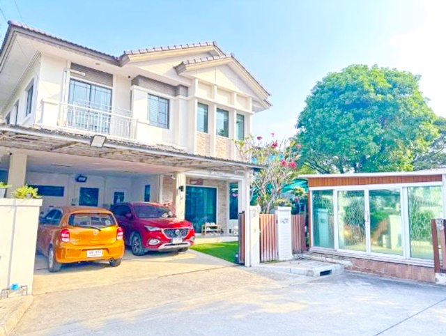 สายไหม อเวนิว 1.7กม. วัชรพล เช่า-ขายบ้านเดี่ยว 2 ชั้น  87ตร.วา. 300 ตร.ม.ใหญ่ หรูหรา วิวทะเลสาบ พร้อมเฟอร์ ฯ รร.สารสาสน์วิเทศสายไหม 1 กม. 4 นอน  3 น้ำ 69,999 B-M.ขาย 9.99 ลบ.รพ.สายไหม 1.8 กม.เดินทางสะดวก BTS คูคต 3.9 กม. ถ.สุขาภิบาล 5- สายไหมSaiMai Avenue 1.7km. Watcharaphon For rent/sale: 2-story detached house 87sq.wa. 300sq.m. spacious luxurious lake view fully furnished. Sarasas Witaed Sai Mai School 1 km. 4 bed 3 bath 69,999 B-M. Selling for 9.99 million baht. Sai Mai Hospital 1.8 km. Convenient travel BTS Khu Khot 3.9 km. Sukhaphiban 5 Road. - Sai Mai แยกสุขาภิบาล 5-เพิ่มสิน ถ.สุขาภิบาล 5- สายไหม อ