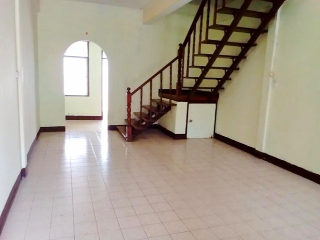 MRT ภาวนา 600 ม.2 นอน 2 น้ำ 21 ตร.ว.170 ตร.ม.ให้เช่าบ้านทาวน์เฮ้าส์ 2 ชั้น รร.นานาชาติโอ๊คเบอรี 650 ม. เงียบสงบ ปลอดภัย ไม่เปลี่ยว 14,999 B-M.ตลาดสวนลุมไนท์บาซาร์ 1.3 กม.แหล่งชุมชน ช้อปปิ้งเดินทางสะดวกสบาย เข้า-ออกได้หลายทาง MRT Phawana 600 m. 2-story townhouse for rent 2 bed 2 bath 21 sq.wa. 170 sq.m. 650 m.from Oakbury International School Quiet safe and not isolated 14,999 B-M. 13 km. from Suan Lum Night Bazaar A community and shopping area Convenient transportation with multiple entrances and exitsเลียบด่วนรามอินทรา แยกรัชดา-ลาดพร้าว รัชโยธิน จันทรเกษม จตุ