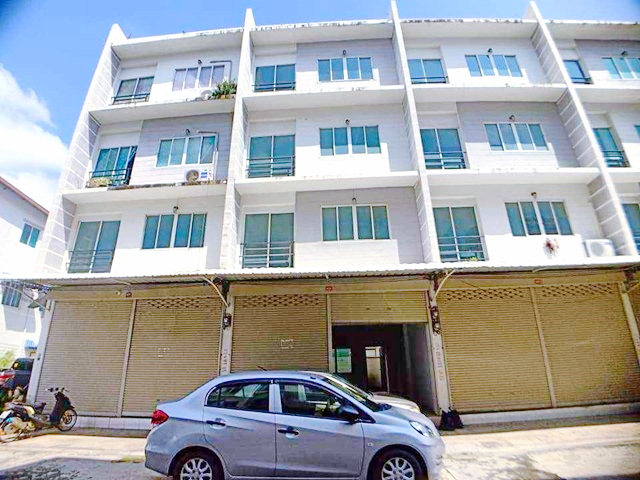 MRT บางอ้อ 1.7กม. รพ.ยันฮี 1.6 กม. ให้เช่าอาคารพาณิชย์ 4 ชั้นหลังมุม 20 ตร.วา. 320 ตร.ม. ม.มจพ. 1.5 กม. ทำเลดี เหมาะกับออฟฟิศ ทำบริษัท โกดังเก็บของ ขายของออนไลน์ หรือพักอาศัย 3 นอน 4 น้ำ รพ.ยันฮี 1.6 กม. 9,999 B-M. การไฟฟ้าบางกรวยMRT Bang OO 1.7km. Yanhee Hospital 1.6km. 4-story corner commercial building for rent 20 sq.wa. 320 sq.m. KMUTNB Kingmongkut U. North Bangkok 1.5 km. Good location suitable for office company warehouse online business or residence 3 bed 4 bath Yanhee Hospital 1.6 km. 9,999 B-M. Bang Kruai Electricity Authority. แยก-หน้าสถานีดับเพลิงบางอ้อ ถ.บางกรวย-ไทรน้อย จรัญสน