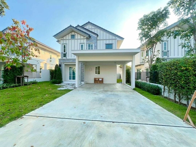 รร.นานาชาติไทย-สิงคโปร์ 2.1 กม. ศรีนครินทร์-บางนา MRT ศรีลาซาล 2.5 กม. ให้เช่าบ้านเดี่ยวสุดหรู 2 ชั้น แลนด์ แอนด์ เฮ้าส์ ศรีนครินทร์-บางนา 68ตร.วา. 270ตร.ม. จัดเต็มเฟอร์ฯ เครื่องใช้ไฟฟ้า 4นอน 3น้ำ พร้อมแอร์ 84,998 B-M. รพ.ศิครินทร์ 2.2 กม.ทำเลดี เดินทางสะดวก  วิลลาจจิโอThai-Singapore Inter. Sch. 2.1km. Srinakarin-Bangna Luxury 2-story detached house for rent Land & Houses Srinakarin-Bangna 68sq.wa. 270sq.m.  Fully furnished with appliances 4bed 3bath and air 84,998B-M. Sikarin Hospital 2.2km. Excellent location convenient transportation แยกศรีนครินทร์-ลาซา