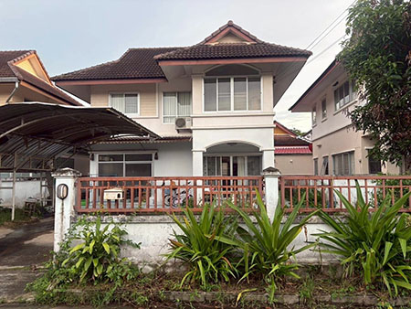 ขายด่วนๆๆ บ้าน 2 ชั้น ในโครงการ ใกล้สี่แยกหนองจ๊อม 3 นอน 3 น้ำ ราคาสุดคุ้มขายเพียง 2.19 ลบ. ไปมีโชคพลาซ่าเพียง 3 กม. พิกัด : ต.หนองจ๊อม  อ.สันทราย  จ.เชียงใหม่ราคาขาย : 2,190,000  บาทโอนคนครึ่งมีพื้นที่เหลือด้านหลังอีก3  ห้องนอน 3  ห้องน้ำ 1  ห้องโถง2  ที่จอดรถในบ้านเนื้อที่  54  ตรว. พื้นที่ใช้สอยประมาณ 200 ตรม.ใกล้สี่แยกหนองจ๊อม เซ็นทรัลเฟสฯเชียงใหม่ 6 กิโลเมตรนัดเข้าชม.แจ้งล่วงหน้า 1 