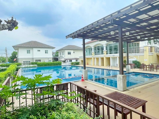  รพ.สายไหม 2.8 กม.จตุโชติ 15-21 ตลาดเคหะออเงิน 1.3 กม.ให้เช่าบ้านเดี่ยว 2 ชั้นกว้าง ใหญ่ หรูหรา 240 ตร.ม. 60 ตร.วา. BTS คูคต 5.4 กม. รามอินทรา 24,999 B-M.3-4นอน 2 น้ำ เฟอร์ฯครบ รร.นานาชาติรุมฤดี ปฐมวัย 4.0 กม. ทำเลดี ติดทางด่วน เดินทางสะดวก Jatuphoti 15-21 KehaOrNgern Market 1.3 km. SaiMai Hospital 2.8 km. Spacious and luxurious 2-story detached house for rent 240 sq.m. 60 sq.wa. BTS KhukKhot 5.4km. Central Ramintra area. 24,999 B-M. 3-4bed 2 bath fully furnished. Ruamrudee International School Preschool 4.0 km. Excellent location near expressway convenient transportation. จตุโชติ 15-21 แยก - สุขาภิบาล 5-เพิ่มสิน วงแ