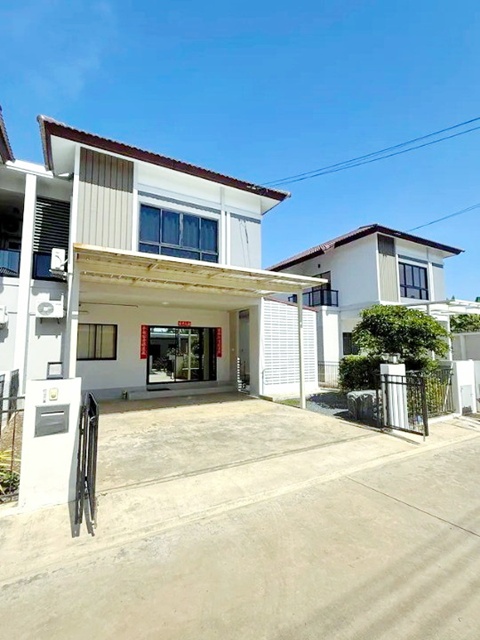 ถ.รอบเมืองเชียงใหม่  5 นอน รร.สารภีพิทยาคม 2.5 กม. ให้เช่าบ้านเดี่ยว 2 ชั้น สวนหน้าบ้าน จัดเต็มเฟอร์ฯ เครื่องใช้ไฟฟ้า 3 น้ำ 29,998B-M. รร.นานาชาติคริสต์เยอรมัน (CDSC) 2.5 กม. 100 ตร.วา. 200 ตร.ม. หาของกินง่าย ตลาดยางเนิ้ง 3.0 กม. แยก-สารภีChiang Mai Ring Road. 5 bed Saraphi Pittayakom School 2.5 km. 2-story detached house for rent front garden fully furnished with appliances  3 bath 29,998B-M. 2.5 km. from Christian International School CDSC 100 sq.wa.200 sq.m. Easy access to food Yang Neung Market 3.0 km. Saraphi Intersection แยก-สารภี ถ. รอบเมืองเชียงใหม่ ตำบล หนองผึ้ง อำเภ