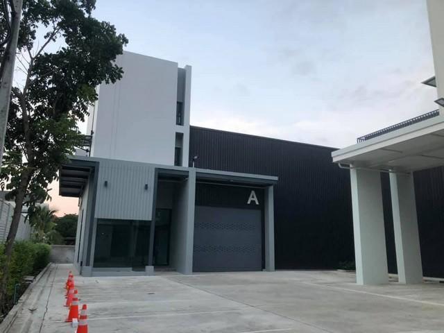 ให้เช่าโฮมออฟฟิศ พร้อมโกดัง ย่านทาวน์อินทาวน์ ลาดพร้าว รามคำแหง เขตวังทองหลาง ใกล้เลียบด่วนพระราม 9เหมาะทำออฟฟิศ คลังสินค้า ศูนย์กระจายสินค้า ศูนย์คัดแยกสินค้า บริษัทโลจิสติก เครื่องมือและอุปกรณ์ทางการแพทย์ราคาเช่า 190,000 บาท / เดือน ( สัญญาขั้นต่ำ 3 ปี ประกัน 3 เดือน ล่วงหน้า 1 เดือน )ที่ตั้ง ถนนศรีวรา ซอยทาวน์อินทาวน์ แขวงพลับพลา เขตวังทองหลาง กรุงเทพมหานคร 10310