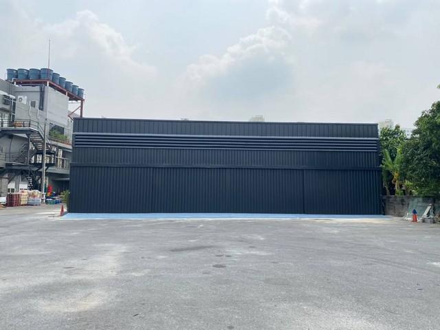 ให้เช่าโกดังเก็บสิ้นค้า 180 ตร.ม. ถนนโชคชัย 4 ลาดพร้าว รถใหญ่เข้า-ออกได้ ใกล้เซ็นทรัลอีสวิลล์ราคาเช่า 55,000 บาท / เดือน ( สัญญาขั้นต่ำ 1 ปี ล่วงหน้า 1 เดือน ประกัน 2 เดือน )ที่ตั้ง ถนนโชคชัย 4 แยก 7 แขวงจอมพล เขตลาดพร้าว กรุงเทพมหานคร 10900ติดต่อ : คุณภัสพงณ์ 0634098164Line : binkem22https://www.facebook.com/profile.php?id=61581484955548พื้นที่ใช้สอย 180 ตารางเมตร โกดังสูง 6 เมตร ทางเข้ากว้าง 5 เมตร ห้องน้ำ 2 ห้อง จอดรถได้หลายคันการเ