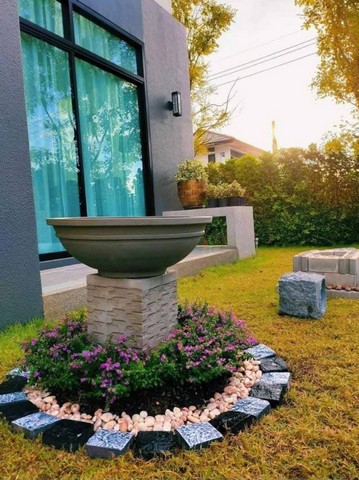 ให้เช่าบ้านเดี่ยว2ชั้นLuxury 62ตรว.หลังมุม บางนาตราด สุวรรณภูมิ กม.26บ้านซีรีส์ใหม่ Modern British คลับเฮ้าส์หรู พื้นที่ส่วนกลางกว่า 3 ไร่พื้นที่ใช้สอยบ้าน 245 ตารางเมตร(โครงการบริทาเนีย บางนา-สุวรรณภูมิ กม.26)  -4 ห้องนอน 5 ห้องน้ำ 1ห้องแม่บ้าน 1ครัวไทย 1ครัวฝรั่ง  -2ห้องนั่งเล่น DOUBLE VOLUME สูง 6 เมตร-แอร์ เครื่องปรับอากาศ5ตัว/เฟอร์นิเจอร์หรู /เครื่องใช้ไฟฟ้าจอดรถได้3คัน* มี Clubhouse ที่มีขนาดใหญ