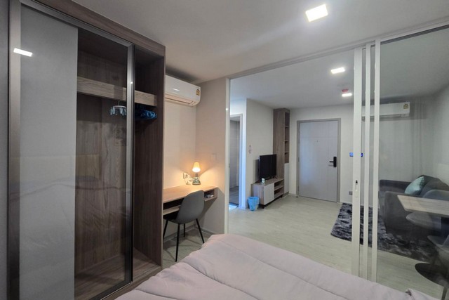 ให้เช่าคอนโด ห้องใหม่ Kave Town Island  | วิวนอก เป็นส่วนตัว | พร้อมเข้าอยู่[29 ตร.ม. / ตึก E / ชั้น 3.5 / วิวนอก / เริ่มต้น 15,000.-]เช่า:• สัญญา 2 ปี: 14,000 บาท/เดือน• สัญญา 1 ปี: 15,000 บาท/เดือน  เข้าอยู่จ่าย: ประกัน 2 เดือน + ล่วงหน้า 1 เดือน  ฟรีค่าส่วนกลาง เครื่องใช้ไฟฟ้า• แอร์ 2 เครื่อง • Smart TV• เครื่องซักผ้า• ตู้เย็น 2 ประตู• ไมโครเวฟ• เครื่องทำน้ำอุ่น• ประตูดิจิตอลล็อค• ระบบไฟ/Bluetooth Sound System สัมผัสได้• Home Automation????️