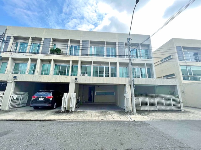 เดอะไนน์ พระราม 9 1.2 กม. พัฒนาการ18-26 ให้เช่าทาวน์โฮม 3 ชั้น 3 นอน 3 น้ำ รร.นานาชาติคริสเตียนกรุงเทพ 1.9 กม. 22 ตร.วา. 264 ตร.ม. 39,999 B-M. เหมาะกับโฮมออฟฟิศ เดินทางสะดวก โนเบิล พระราม9 ARL รามคำแหง 1.8 กม. The Nine Rama 9 1.2 km. Pattanakarn18-26 Rama9 ARL Ramkhamhaeng 1.8 km. 3-story townhome for rent  area 3 bed 3 bath Bangkok Christian International School 1.9 km. 22 sq.wa. 264 sq.m. 39,999 B-M. Soi . Suitable for home office.  Convenient transportation. แยก-พัฒนาการ 25 ถ. พัฒนาการ18-26 อ่อนนุช ศรีนครินทร์  แขวงสวนหลวง เขตสวนหลวง กรุงเทพมหานคร22 ตร.วา. 264 ตร.