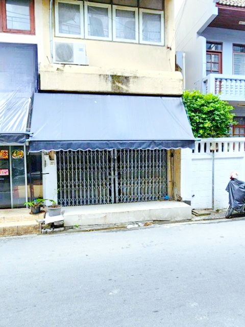 ให้เช่าอาคารพาณิชย์ 4 ชั้นครึ่ง ริมถนนใหญ่ 12ตร.วา. 200 ตร.ม.ARLราชปรารถ 120ม. ตึกใบหยก 185ม.รร.นานาชาติ RBIS กรุงเทพฯ 1.3 กม.4 นอน 4 น้ำ 44,999 B-M. ทำเลดี เหมาะกับร้านค้า ร้านกาแฟ แหล่งช้อปปิ้ง ตลาดประตูน้ำ 600 ม. คนพลุกพล่าน เดินทางสะดวกARL Ratchaprarop 120m. Baiyoke Tower 185m. 4.5-story commercial building for rent on main road 12sq.wa. 200 sq.m. 1.3 km. from RBIS International School Bangkok. 4 bed 4 bath 44,999 B-M. Excellent location suitable for shops cafes shopping areas and Pratunam Market 600 m. High foot traffic convenient transportation.ถ.ราชปรารภ จตุรทิศ  แขวงมักกะสัน เขตราช