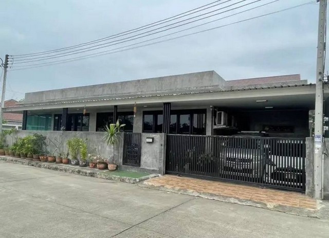 ให้เช่า 35,000 บาท/เดือน​ ​100​ ตรว. 4 นอน 3 น้ำ #กุลพันธ์วิลล์9 #หางดง บ้านเดี่ยวสไตล์ #โมเดิร์นลอฟท์ #วิวดอยสุเทพ360 องศา #ตกแต่งเฟอร์นิเจอร์ครบ #หิ้วกระเป๋าเข้าอยู่ได้เลย (บ้านว่าง 5 ม.ค. 69)​บนที่ดิน 100 ตารางวาพื้นที่ใช้สอยกว่า 340 ตารางเมตร4 ห้องนอน 3 ห้องน้ำ1 ห้องรับแขก1 ห้องครัว 1 ห้องแม่บ้าน + ห้องน้ำ 1 ห้องเก็บของดาดฟ้า2 ที่จอดรถบ้านหันหน้าทิศเหนือเฟอร์นิเจอร์ครบ ทุกห้อง + โต๊�