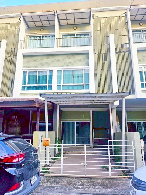 ถนนรามคำแหง 140–146 3นอน 3น้ำ รร.เตรียมน้อม 475.ม  สุขาภิบาล 3 วงแหวนตะวันออก ให้เช่าทาวน์เฮาส์หรู 3 ชั้น บึงกุ่ม สะพานสูง 14,998 B-M. MRTสัมมากร 700 ม.Ramkhamhaeng 140-146. 3bed 3bath TRIAMUDOMSUKSANIMKLAO SCH. 475m. Luxury 3-story townhouses for rent in Sukhumvit 3, Eastern Ring Road, Bueng Kum, Saphan Sung, 14,998THB-month. 700 meters from MRT Sammakorn.ถนนรามคำแหง 140–146 สุขาภิบาล 3 วงแหวนตะวันออกแขวงราษฎร์พัฒนา เขตสะพานสูง กรุงเทพมหานครทาวน์เฮาส์ 3 ชั้น สภาพดี พร้อมเข้าอยู่ เฟอร์นิเจอร์และเครื่องใช้ไฟฟ้าครบ