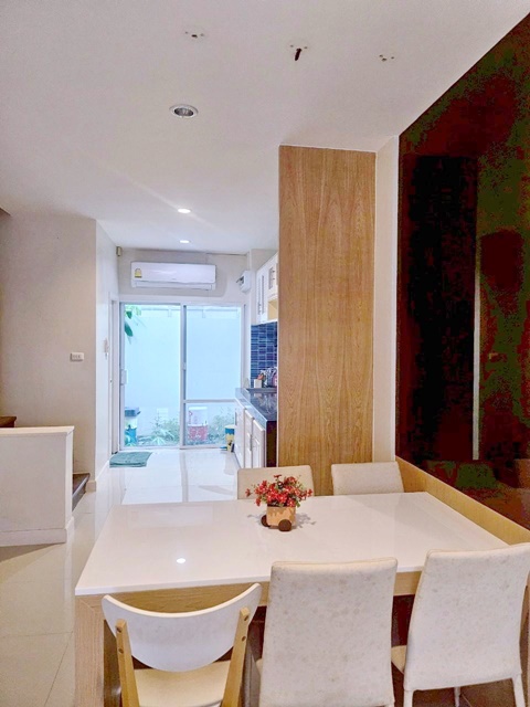 รร.เตรียมน้อม 475.ม  สุขาภิบาล 3 วงแหวนตะวันออก ให้เช่าทาวน์เฮาส์หรู 3 ชั้น บึงกุ่ม สะพานสูง ถนนรามคำแหง 140–146 3นอน 3น้ำ 14,999 B-M. MRTสัมมากร 700 ม.TRIAMUDOMSUKSANIMKLAO SCH. 475m. Luxury 3-story townhouses for rent in Sukhumvit 3, Eastern Ring Road, Bueng Kum, Saphan Sung, Ramkhamhaeng 140-146. 3bed 3bath 14,999 THB-month. 700 meters from MRT Sammakorn.ถนนรามคำแหง 140–146 สุขาภิบาล 3 วงแหวนตะวันออกแขวงราษฎร์พัฒนา เขตสะพานสูง กรุงเทพมหานครทาวน์เฮาส์ 3 ชั้น สภาพดี พร้อมเข้าอยู่ เฟอร์นิเจอร์และเครื่องใช้ไฟฟ้าคร