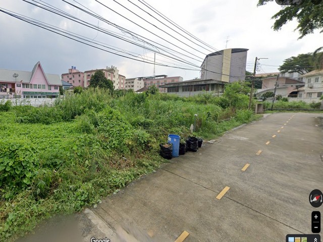 ขายที่ดินเปล่า 304 ตารางวา ซอยลาดพร้าว 115 แปลงสี่เหลี่ยมสวย ตรงข้ามเดอะมอลล์ บางกะปิ  ปากซอยมี MRT สถานีบางกะปิ *** ราคาขายรวม 33,440,000 บาท  (110,000 /ตรว.)ติดต่อ::  ชยา โทร/ID Line:: 0942823961   Link Line:: https://line.me/ti/p/3xFA1An8Kcรหัส# T25-502ที่ดินแปลงสวย ซอยลาดพร้าว 115 ตรงข้ามเดอะมอลล์ บางกะปิ-- เนื้อที่ 304 ตารางวา -- แปลงสี่เหลี่ยมสวย -- หน้ากว้างประมาณ 36 เมตร ลึก ประมาณ 34 เมตร -- ถนนหน้าที่ดินกว้าง สะดวกสบาย -- สภาพแวดล้อมดี�