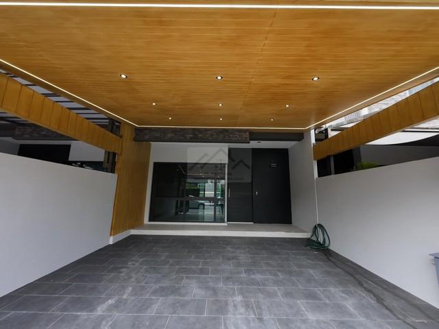 ให้เช่าทาวน์โฮม 3 ชั้น โครงการ The Landmark เอกมัย-รามอินทรา Luxury พร้อมเข้าอยู่ ใกล้เลียบด่วน ใกล้ CHIC Republicราคาเช่า 75,000 บาท / เดือน ( ประกัน 2 เดือน ล่วงหน้า 1 เดือน )ที่ตั้ง ถนนสุคนธสวัสดิ์ ซอยสุคนธสวัสดิ์ แขวงลาดพร้าว เขตลาดพร้าว กรุงเทพฯติดต่อ : คุณภัสพงณ์ 0634098164Line : binkem22https://www.facebook.com/profile.php?id=61581484955548เนื้อที่ 29.9 ตารงาวา พื้นที่ใช้สอย 224 ตารางเมตร จำนวน 3 ชั้น 3 ห้องนอน 4 ห้องน้ำสายไฟ เคเบิ้ลต่างๆ ลง