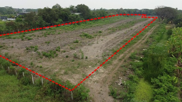  รหัสทรัพย์ (Code ID) :  PM-NBIGM0018-23  ราคา   76,045,200 บาท (ราคาต่อรองได้) ▸ เนื้อที่  4,938 ตร.ว (12 ไร่ / 1 งาน / 38 ตร.ว) พื้นที่ใช้สอย - ตารางเมตร   ▸ - ห้องนอน - ห้องน้ำ          ▸ 1 ที่จอดรถ   ที่ดินว่างเปล่าหันไปทางทิศ   พิกัดทรัพย์ :    https://maps.app.goo.gl/xqDtGX21yuJjgcvf9  สถานที่ใกล้เคียง ▸ใกล้เดอะพาซิโอ พาร์ค กาญจนาภิเษก ▸ใกล้ตลาดสดธนบุรี ▸ใกล้ตลาดอักษะ สาย 3 ▸ใกล้วัดโกมุทพุทธรังสี  สอบถามเพิ่มเติม / นัดชม โทร. 097-419-5982(พลอย) โทร. 096-93