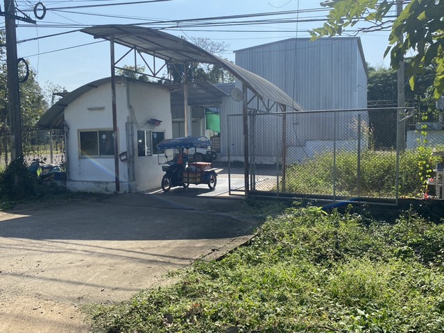 ขายที่ดินทำเลดี 3 ไร่  13 ตารางวา เจ้าของขายเอง จังหวัดแพร่ที่ตั้ง : บ้านไผ่ล้อมหมู่9  ตำบลหัวทุ่ง อำเภอลอง จังหวัดแพร่https://maps.app.goo.gl/grsgLkVqAu21QB2CAขนาดพื้นที่ : 3 ไร่  13 ตารางวารายละเอียดที่ดินน้ำไม่ท่วม ไฟฟ้าประปาเข้าถึง ถนนคอนกรีต มีเพื่อนบ้านที่ดินเอกสารสิทธิโฉนด     สถานที่ใกล้เคียงห้างหุ้นส่วนจำกัด น้ำแข็งทิพย์ (ลอง )ร้านน้องฟางข้าวกาแฟสดโรงเรียนระเบียบพิทยาสนามกีฬาเ