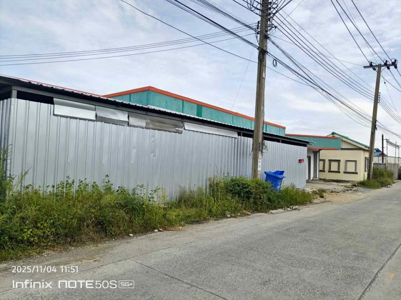 CH1137 เช่าโกดัง 600 ตรม. ย่านบางพลี มีพ้องพัก โกดังให้เช่าบางบ่อ ถ.บางพลีน้อย พื้นที่ใช้สอย 600 ตารางเมตร มีห้องพัก จำนวน 5 ห้องนอน 3 ห้องน้ำไฟฟ้าของการไฟฟ้ามิเตอร์ของการประปาราคาเช่า 20,000 บาทต่อเดือนสนใจติดต่อ***** คุณชาญ 0945695997 *****Line : chabubarที่ตั้ง ต. บางพลีน้อย อ.บางบ่อ สมุทรปราการ ติดต่อ : คุณชาญ 0945695997Line : chabubarhttps://line.me/ti/p/paD81upSuMPL. Real Estate Brokerhttp://www.kaibaanteedin.comบริการรับฝากขาย คอนโด บ้าน ที่ดิน ออฟฟิศ อาค�