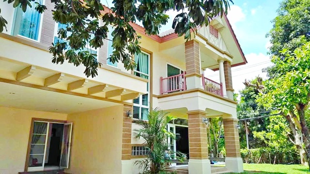 ให้เช่าบ้านเดี่ยว 2 ชั้น 4 น้ำ 121 ตร.วา. พร้อมเรือนรับรอง หัวมุม 5นอน โรบินสัน ราชพฤกษ์ 2.4 กม. 310 ตร.ม. พร้อมเฟอร์ฯ รพ.ปากเกร็ด 2 2.6 กม. ทำเลทอง ติดถนนใหญ่ ติดสวนหย่อม 48,999 B-M.รร.นานาชาติสิงคโปร์นนทบุรี 3.0 กม. เหมาะกับพักอาศัย ถ. ชัยพฤกษ์ For rent 2-story detached house 121 sq.wa. on corner lot 5bed Robinson Ratchaphruek 2.4 km. 4 bath  310 sq.m. fully furnished. Pakkret 2 Hospital 2.6 km. Prime location next to main road and park. 48,999 B-M. Singapore International School Nonthaburi 3.0 km. Suitable for residential use. Chaiyaphruek Road.ทางด่วนแจ้งวัฒนะ มอเตอร์เวย์กาญ�