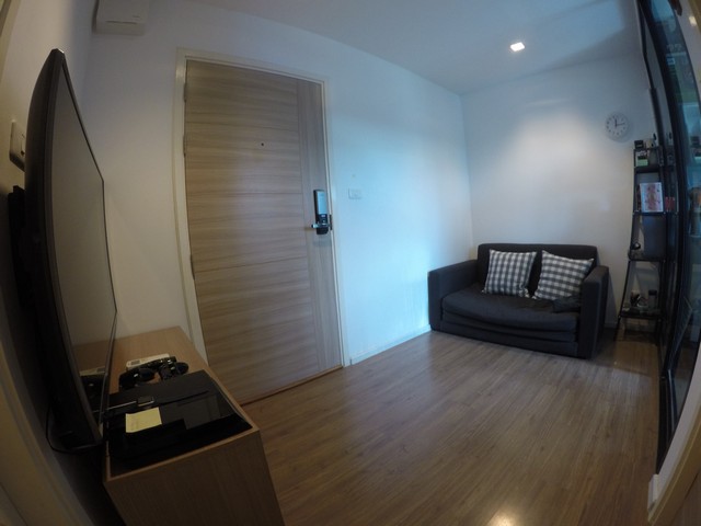 ขายคอนโด B Republic สุขุมวิท101/1 ชั้น.4 ขนาด 24.12 ตรม. ตกแต่งครบพร้อมอยู่1 ห้องนอน 1 ห้องน้ำ 1 ห้องนั่งเล่นแต่งครบ พร้อมเข้าอยู่ (เฟอร์นิเจอร์ เครื่องใช้ไฟฟ้า)• ห้องนอนม่านทึบ• ห้องครัวม่านลู่โปร่งแสง• เครื่องปรับอากาศ 2 เครื่อง• โทรทัศน์ 32 นิ้ว พร้อมเครื่องเสียง• เครื่องทำน้ำอุ่น• ตู้เย็น• ไมโครเวฟ• ชุดโต๊ะอาหาร• ฟูกที่นอน• โซฟา• ประตูเข้าห้องระบบคีย์การ์ด #สิ่งอำนวยควา