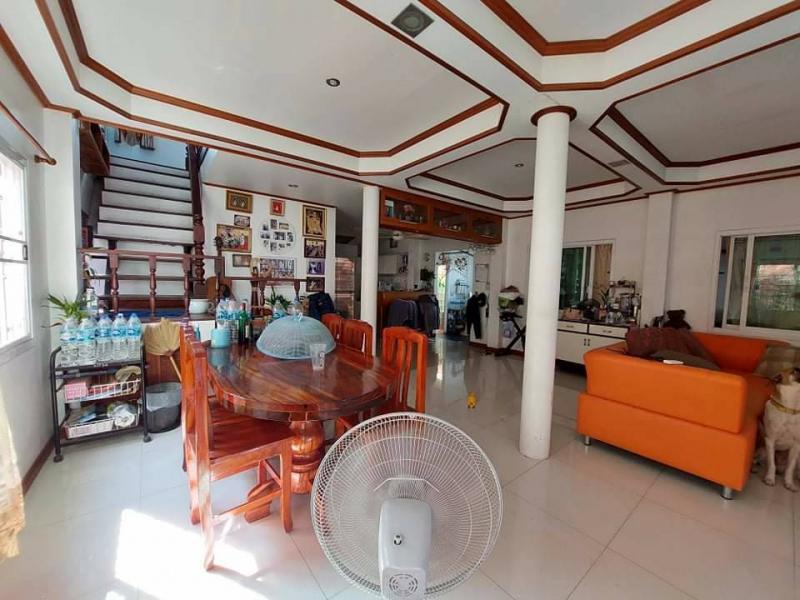 ##ขายบ้านเดี่ยวสองชั้น 50 ตรว. ใกล้เซ็นทรัลรามอินทรา เขตบางเขน กรุงเทพโซน : เซ็นทรัลรามอินทรา, บางเขน, กรุงเทพฯที่ตั้ง :  4/235 ซ.รามอินทรา 13 แยก 6 แขวงอนุสาวรีย์ เขตบางเขน  กรุงเทพฯ 10220ลักษณะโดยทั่วไป- บ้านเดี่ยวหลังใหญ่ 2 ชั้น  ใจกลางเขตบางเขน- 4 ห้องนอน, 1 ห้องโถง, 2 ห้องน้ำ, 1 ห้องครัว, 1 โรงจอดรถ- เนื้อที่  50  ตรว., หน้ากว้าง 10 เมตร ลึก 20 เมตร - บ้านตกแต่งพร้อมอยู่ บรรยากาศสงบร่มรื่�