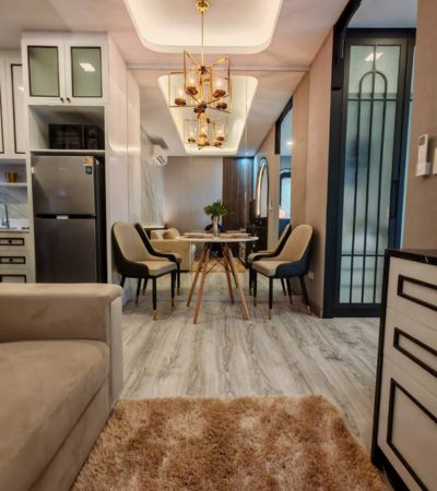 ขาย 1.79 ล้านบาท* สุพนิช คอนโด : Suphanich Condoตรงข้ามสถานีรถไฟ เชียงใหม่ อยู่ก็สบาย ถ่ายรูปก็สวย คอนโดมีสระว่ายน้ำ .ขนาด 38 ตร.ม 1 ห้องนอน 1 ห้องน้ำ ชั้น 4 พร้อมระเบียงห้องครัว ห้องนั่งเล่นเฟอร์ครบ พร้อมอยู่ฟรีค่าโอน.สามารถทำปล่อยเช่ารายวัน รายเดือนได้ปล่อยเช่าได้ 12,000 บาท/เดือนการันตีผู้เช่า #ทำเลดีมาก เข้าถึงง่าย อยู่ตรงข้ามสถานีรถไฟ ใกล้สิ่งอำนวยความสะดวก เดินไป 7-11, ร้าน�