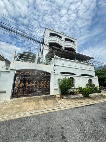 ขายบ้านเดี่ยว 5 ชั้น ประชานิเวศน์ 1บ้านเดี่ยวเทศบาลนิมิตรใต้ซอย 20ต.ลาดยาว อ.จตุจักร จ.กรุงเทพฯเนื้อที่ 85 ตารางวา5 ชั้น 8 ห้องนอน 6 ห้องน้ำจอดรถได้ 3 คันขาย 18,000,000 บาททำเลดีมาก- ใกล้สำนักข่าวมติชน ข่าวสด- ศูนย์เยาวชน ตลาดบองมาร์เช่- ตลาดสดประชานิเวศน์1- รพ.วิภาวดี รพ.นนทเวช- รพ.เกษมราษฎร์ประชาชื่น- ใกล้ทางด่วนศรีรัช ด่านประชานุกูล- ใกล้โทลเวย์ ด่านวิภาวดี- ใกล้รถไฟฟ้าสา�