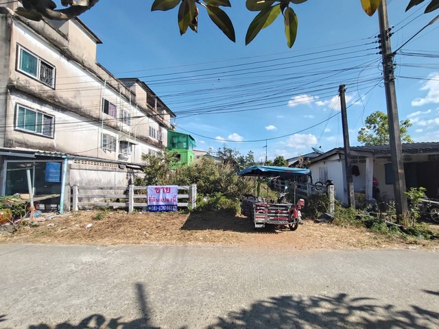 ขายที่ดินเปล่า 62.3 ตรว. ทำเลสะดวก (ใกล้ปากซอยเพียง 35 ม.)https://maps.app.goo.gl/qgmZG646yVdfBWvG9ถ.3375  ซ.บ้านลุงประเสริฐ อ.นิคมพัฒนา ต.นิคมพัฒนา ระยอง ..ที่ดิน 62.3 ตรว.  ที่ดินสูงระดับถนน ล้อมรั้วเรียบร้อย หน้ากว้างแปลงที่ดิน 11 ม. ลึก 24 ม. (โดยประมาณ)ติดถนนคอนกรีต ถนนสาธารณะ ไฟฟ้าหน้าแปลงที่ดิน ....สถานที่ใกล้เคียงเซเว่น  300 ม.โลตัส นิคมพัฒนา 400 ม.มหาลัย มจพ. ระยอง 1.8 กม.โรงพยาบาล ปิยะเวชช์ นิคมพัฒนาตลาดนิค