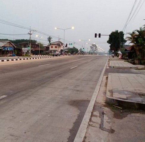 ขายที่ดิน 1ไร่ 12ตรว 2.7ล้านบาท ติดถนน 4เลน ถูกกว่าประเมิน ต.อุ้มเหม้า อ.ธาตุพนม นครพนมพื้นที่ 1 ไร่ 12 ตารางวา ติดถนน 4 เลน ถ.ชยางกูร ทางไปวัดพระธาตุพนมใกล้วัดพระธาตุพนม 17 กม.ราคา 2.7 ล้านบาท (2,700,000 บาท) โอนคนละครึ่งโฉนดยังเป็นครูฑเขียว แต่ทางที่ดินให้ทำเป็นครุฑแดงได้แล้วตอนโอน สามารถเปลี่ยนเป็นครุฑแดงได้เหมาะทำธุรกิจ ใกล้แหล่งท่องเที่ยวเหมาะทำรีสอร์ท ปั๊มน้ำมัน ต่อ