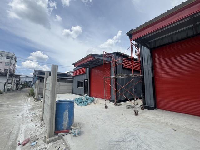 ให้เช่าโกดัง ย่านโชคชัย 4 ลาดพร้าว-วังหิน ใกล้ MRT โชคชัย 4 ลัดออกรัชดา 32 ได้ ( พร้อมใช้งาน ตุลาคม 2568 )ราคาเช่า 40,000 บาท / เดือน ( สัญญาขั้นต่ำ 3 ปี ประกัน 160,000 บาท ล่วงหน้า 1 เดือน )ที่ตั้ง ถนนโชคชัย 4 ซอยโชคชัย 4 แขวงลาดพร้าว ลาดพร้าว กรุงเทพมหานคร 10230ติดต่อ : คุณภัสพงณ์ 0634098164 , 0813987741Line : deedaa23เนื้อที่ 77 ตารางวา พื้นที่ใช้สอย 300 ตารางเมตร ขนาด 10 x 15 เมตร จำนวน 1 ชั้น 1 ห้องสำนักงาน 2 ห้องน้ำพื้นที่�