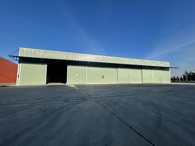 BST993 ให้เช่าโกดังและโรงงาน ทำเลบ้านโพธิ์ จังหวัดฉะเชิงเทรา ติดถนนใหญ่ ทำเลดี น้ำไม่ท่วมแน่นอน เหมาะสำหรับธุรกิจคลังสินค้า โรงงานขนาดย่อม ศูนย์กระจายสินค้า และธุรกิจโลจิสติกส์ติดต่อ Agent คุณบัวโทร 093 646 4597LINE ID Bua093เริ่มต้นเพียง 20000 บาทต่อเดือนโกดังตั้งอยู่ในทำเลศักยภาพ ใกล้ชลบุรี มอเตอร์เวย์ และนิคมอุตสาหกรรมแหลมฉบัง การเดินทางสะดวก รองรับรถเทลเลอร์และตู้คอนเ�