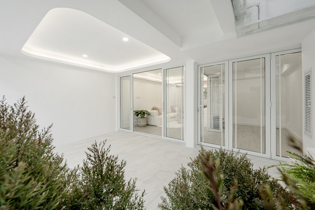 ขายทาวน์โฮม 3 ชั้น หมู่บ้านคลองตันนิเวศน์ ปรีดีพนมยงค์ 42 ใกล้เอกมัย ทองหล่อ สุขุมวิท เข้าเมืองสะดวกรหัส PP443ขายราคา 15,900,000 บาทติดต่อ คุณช่อผกา 0616198565 LINE 0616198565หากไม่รับสาย รบกวนขอความกรุณาลูกค้า @line ทิ้งรูปและข้อมูลไว้นะคะhttps://line.me/ti/p/zu0mm-ozFX-หมู่บ้านคลองตันนิเวศน์ ปรีดีพนมยงค์ 42-ขนาด 24 ตร.ว.-พื้นที่ใช้สอยกว่า 250 ตร.ม.-4 ห้องนอน 4 ห้องน้ำ -1 ที่จอดรถ-ทาวน์โฮม 3 ชั้น รีโนเวทใหม่ เพื่ออยู่