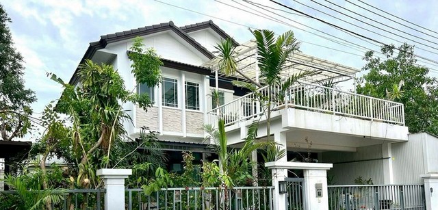 ให้เช่า 53,000 บาท/เดือน 95 ตรว. #สีวลี เชิงดอย #SereneLake #แม่เหียะ ใกล้เมือง พร้อมเข้าอยู่ 1  ธ.ค. 68 พื้นที่ใช้สอย 360 ตรม.ที่ดิน 95 ตรว.4 ห้องนอน 3 ห้องน้ำ ที่จอดรถ 2 คัน(ห้องนอนล่างปรับเป็นห้องทำงานได้) ไม่รวมห้องนอนและห้องน้ำแม่บ้านห้องนอนและห้องน้ำแม่บ้านแยกทางเข้าเป็นสัดส่วนเพื่อความเป็นส่วนตัวของเจ้าของบ้าน โซนนั่งเล่นและทานอาหารกว้างขวางพร้อมโซฟาหนังปรับเอนไฟฟ้า ห้�