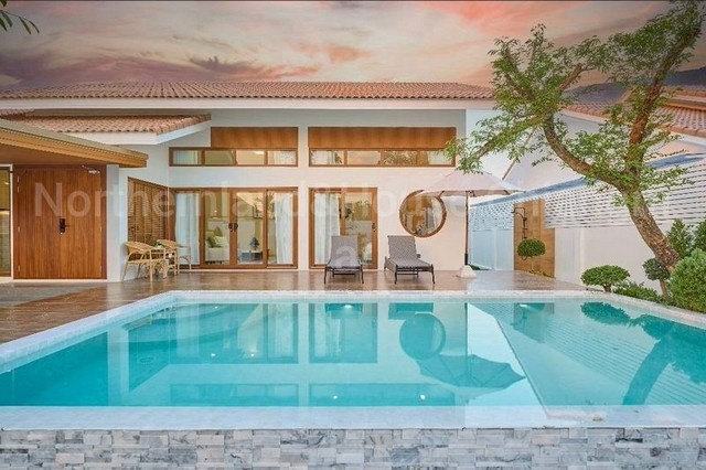 ราคาเริ่มต้นที่ 6.5 ล้าน (ไม่มีสระว่ายน้ำ) #สันผักหวาน #หางดง บ้านชั้นเดียวโครงการใหม่ – เป็นส่วนตัว เพียง 18 ครอบครัวเท่านั้น บ้านน้อยยูนิต ได้ความสงบ ความเป็นส่วนตัว และคุณภาพชีวิตที่เหนือกว่า แบบบ้านของโครงการบ้านเดี่ยว ชั้นเดียว (มีเพียง 1 แบบ)ที่ดินเริ่มต้น 110 ตร.วา ขึ้นไปพื้นที่ใช้สอย 230 ตร.ม.3 ห้องนอน | 4 ห้องน้ำที่จอดรถ 2–4 คัน ราคาเริ่มต้นเพียง 6.5 ล้านบาท  เปิดผ�