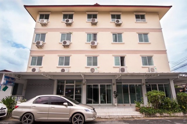 ขาย 16 ล้าน หอพักและห้องเช่า 34 ห้อง 100 ตรว. #ว่าง 1 ห้อง #โซนหนองป่าครั่ง #อำเภอเมืองเชียงใหม่ #อสังหาริมทรัพย์เพื่อการลงทุน #ใกล้แมคโครเชียงใหม่ #ใกล้สนามฟุตบอลหญ้าเทียม #ใกล้เซ็นทรัลเฟสติวัลมีทั้งหมด 34 ห้อง #ว่าง1ห้อง ห้องเช่าหน้าตึก 5 ห้องหอพัก 29 ห้องค่าเช่าห้องเช่า+หอพัก 13 ห้อง ห้องละ 2,800 บาท/เดือนหอพัก 16 ห้อง ห้องละ 3,000 บาท/เดือนเฟอร์นิเจอร์ สีเทา มี 9 ห้องเฟอร์นิเจอร์